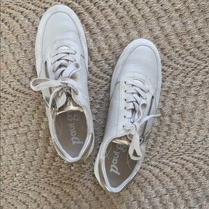 Paul Green Cream and Gold Sneakers